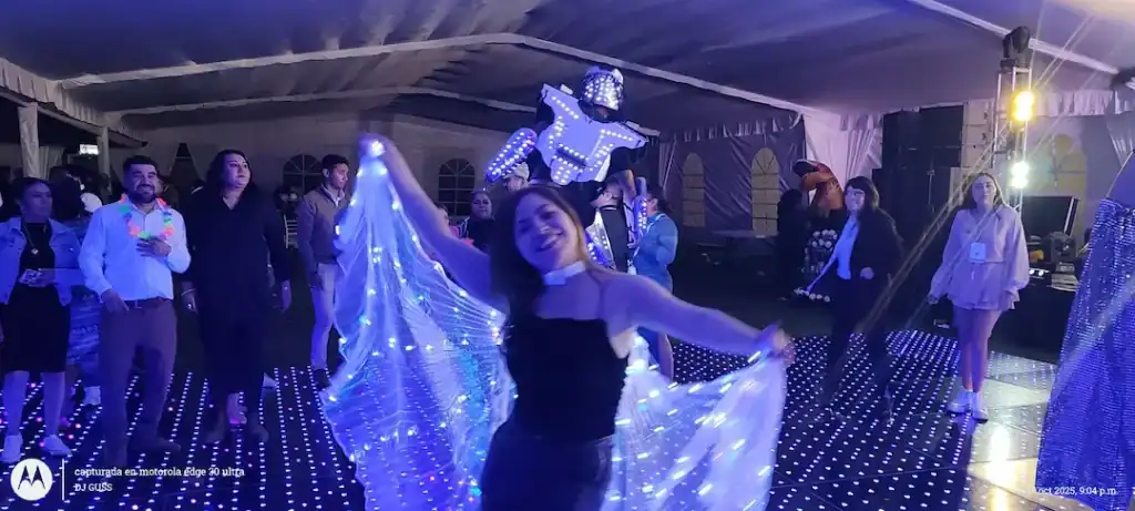 Celebración del "Día del Caminero" 2025 con música y baile en un evento especial.