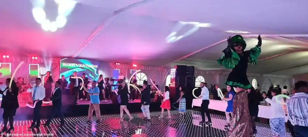 Celebración del Día del Caminero 2025 con música y baile en un evento especial.
