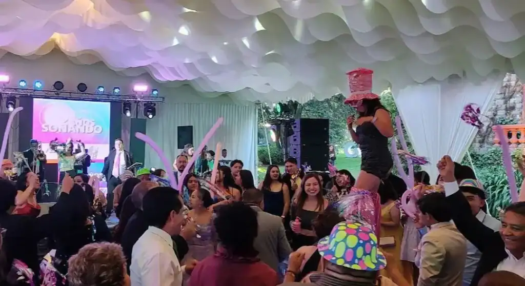 Celebración de XV años de Ana Paula con música y diversión.
