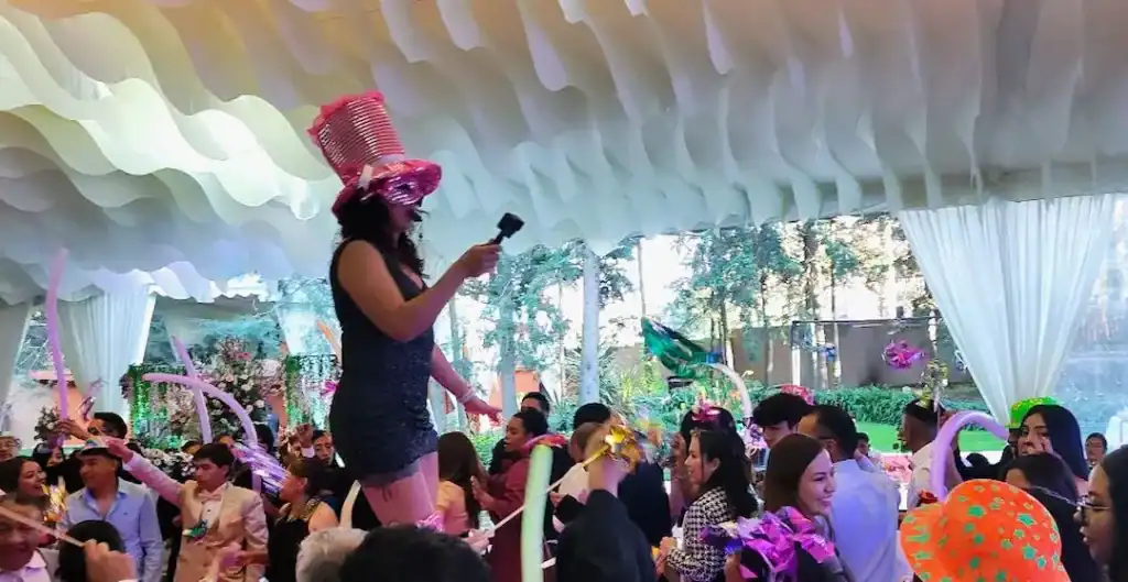 Celebración de XV años de Ana Paula con música en vivo y entretenimiento en Alfamusic.