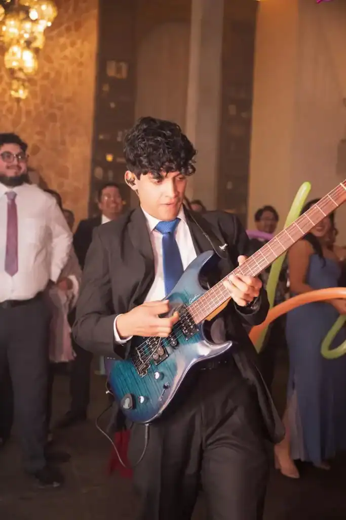 Espectáculo en vivo en la boda de Patti y Braulio con música de Alfamusic.